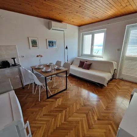 Nadija Apartment *